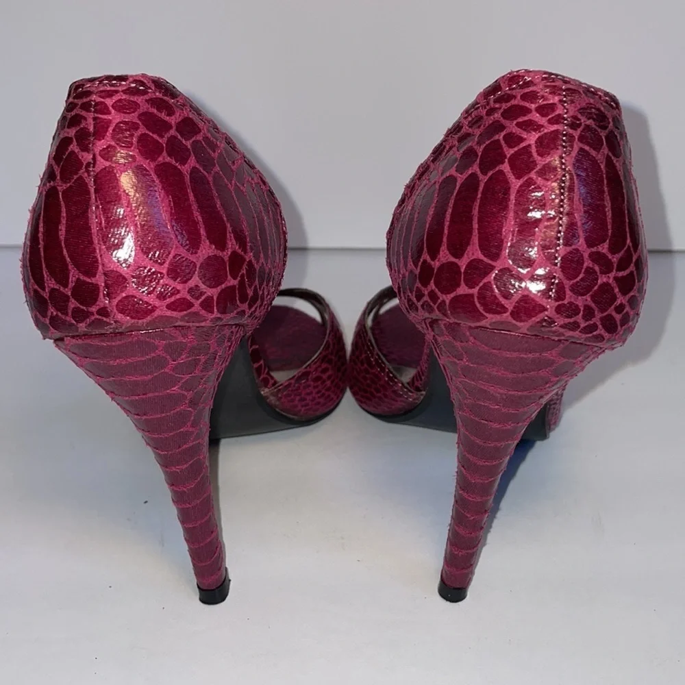 CHARLOTTE RUSSE Fuschia snakeskin heels in women’s size 6